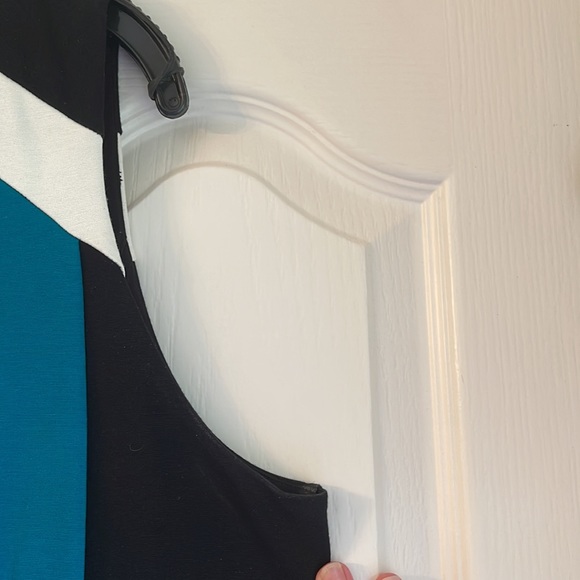 Very flattering dress. Teal, black and white fully lined. - Picture 3 of 8